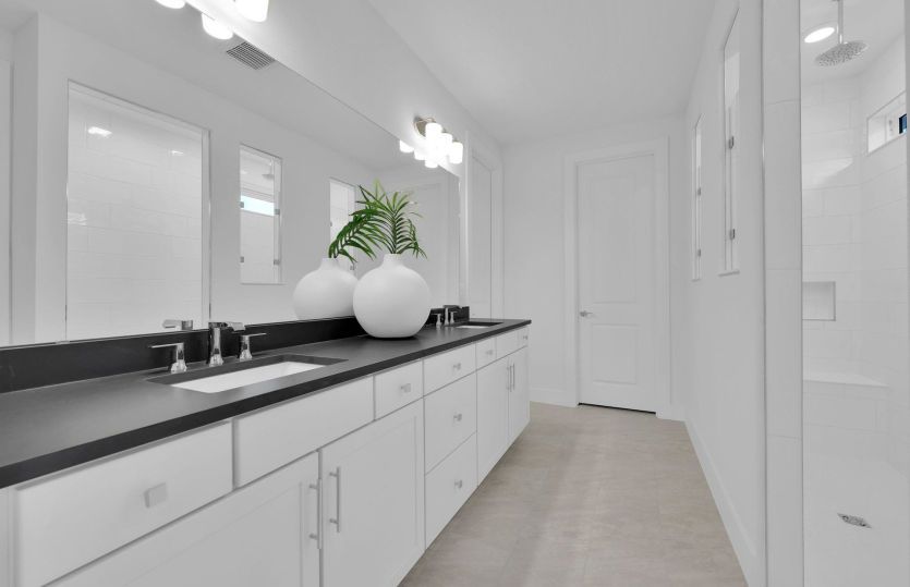 Merlot Grand | Owner's Bathroom