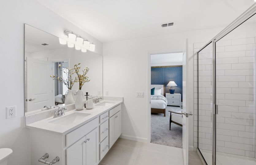 Owner's bathroom with dual sink vanity | Model Representation