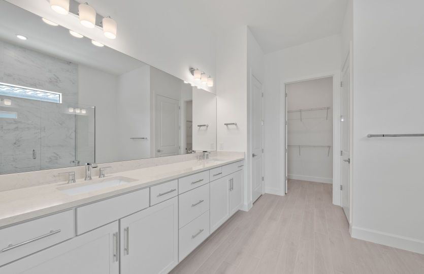 Owner's bathroom with dual-sink vanity