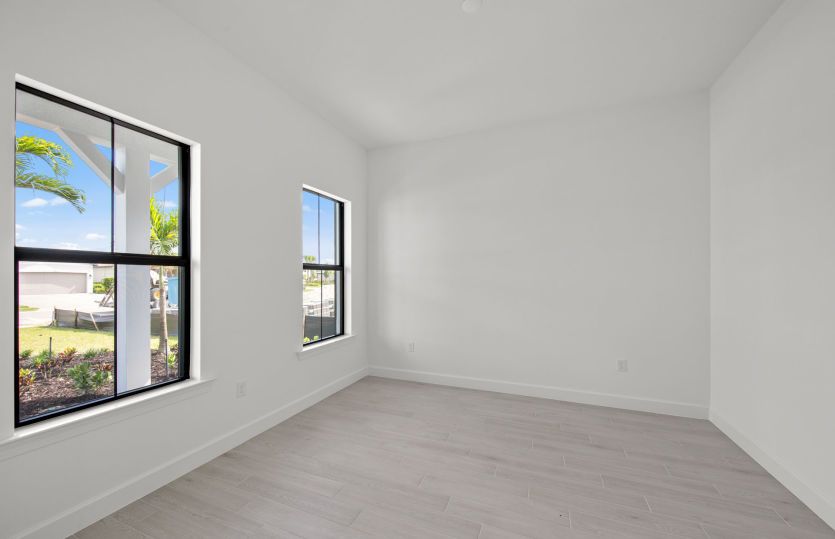 Enclosed flex room
