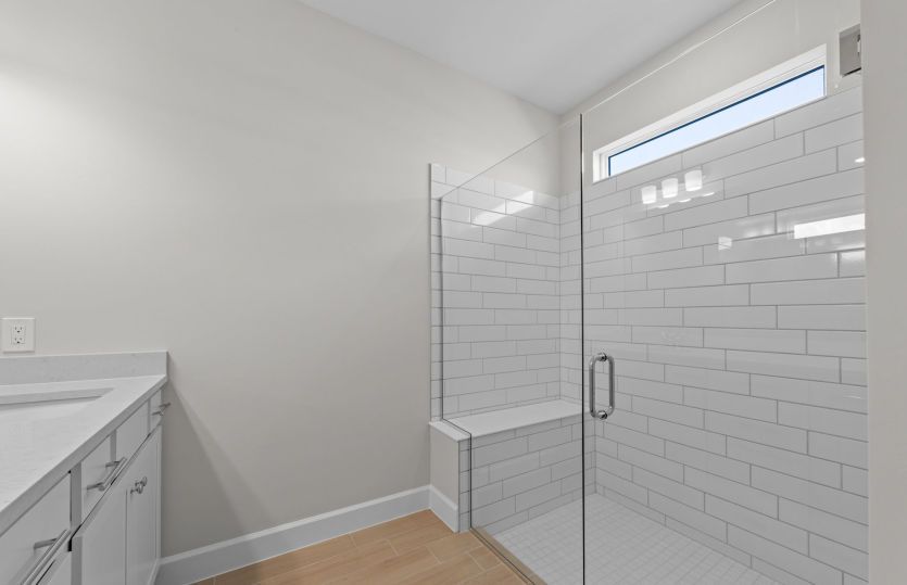 Owner's bathroom with dual-sink vanity
