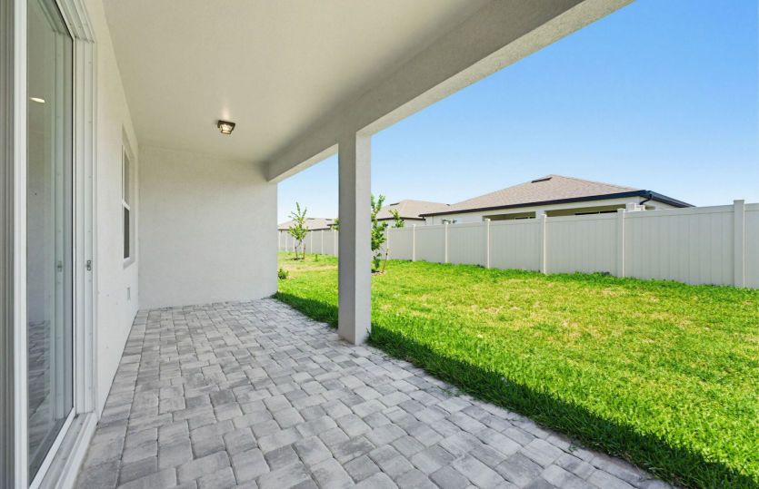 Covered Lanai w/ Pavers