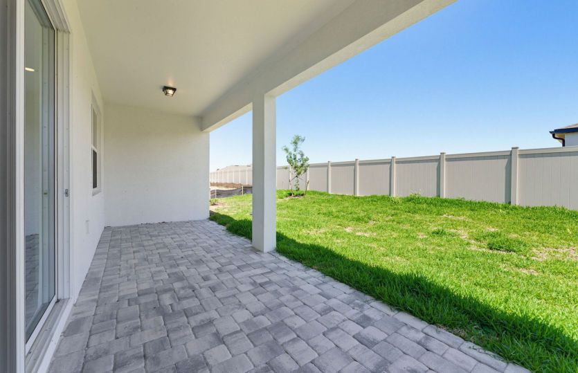 Covered Lanai with Pavers