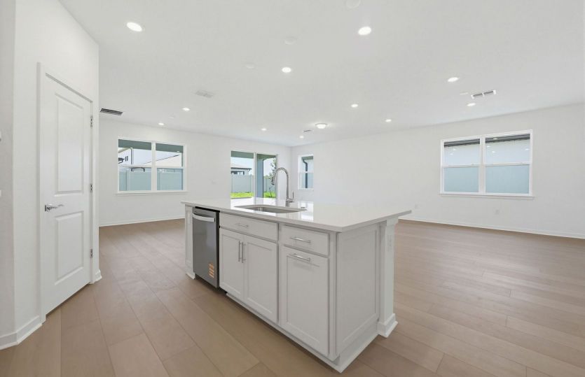 Center Island w/Storage