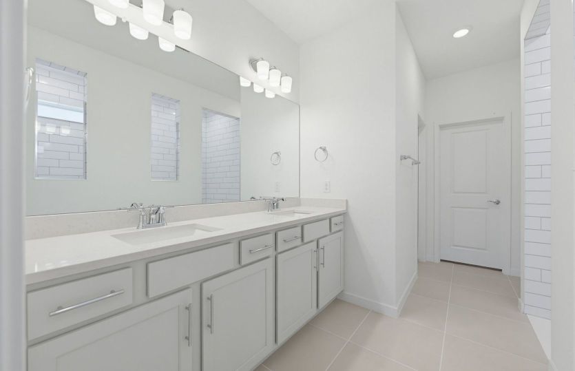 Owner's Bath w/Dual Sinks