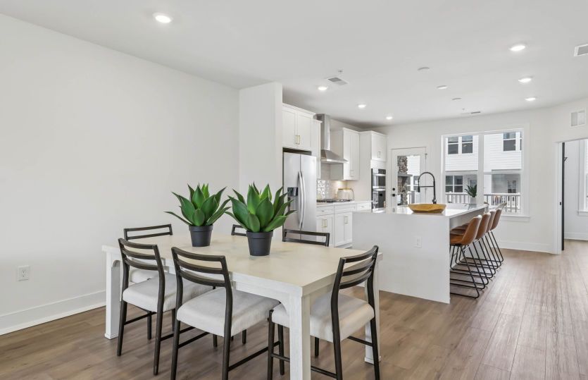 Café  Overlooks the Gourmet Kitchen - Actual Home