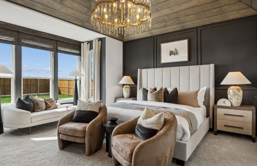 Owner's suite with optional bay window and vaulted ceilings