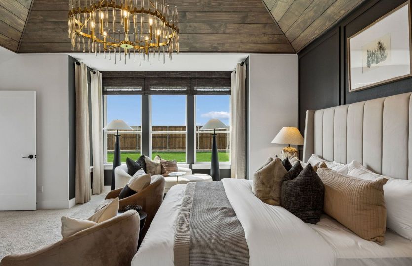 Large owner's suite with optional bay window