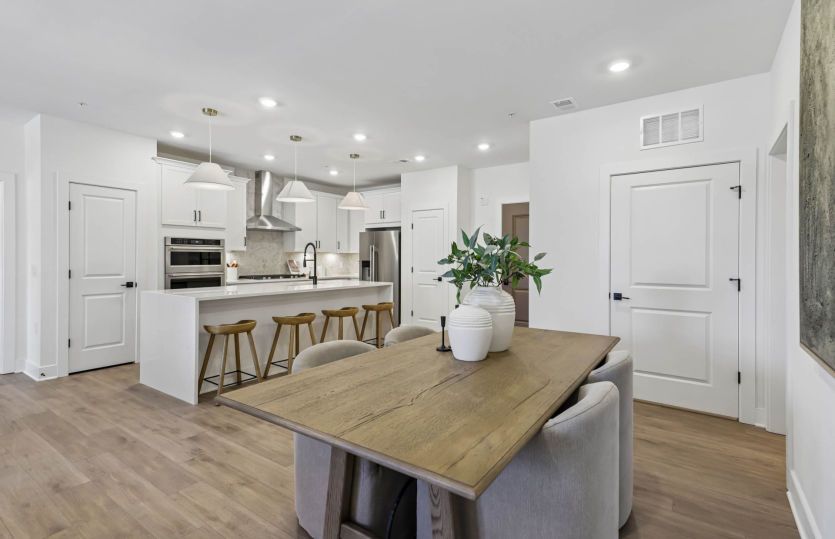Café and Gourmet Kitchen Perfect for Hosting