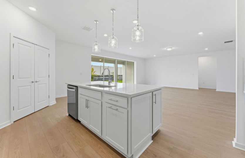 Center Island w/Storage