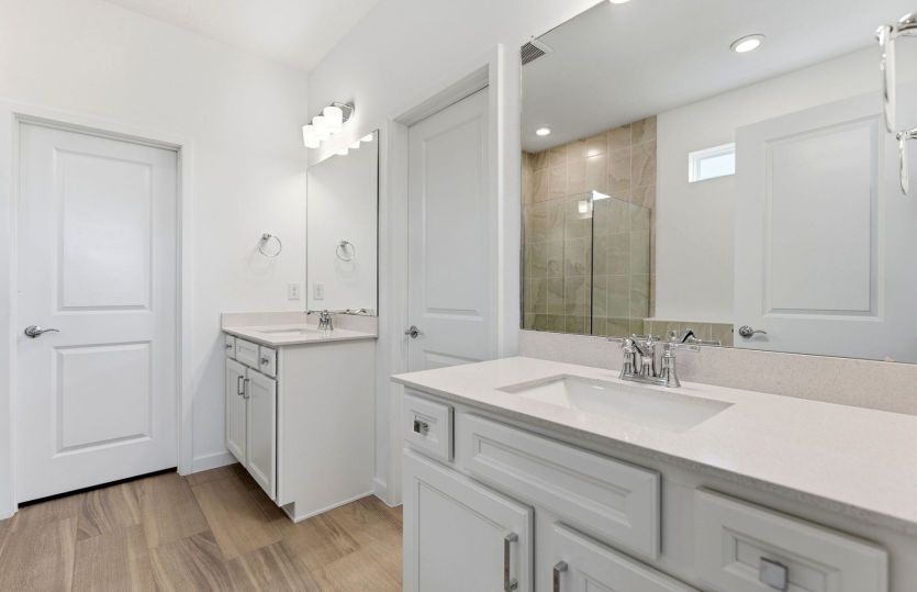 Owner's Bath w/Dual Sinks