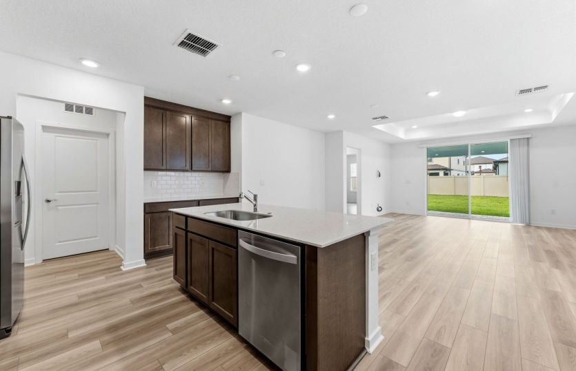 Center Island w/Storage