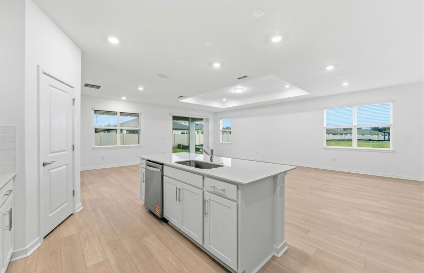 Center Island w/Storage