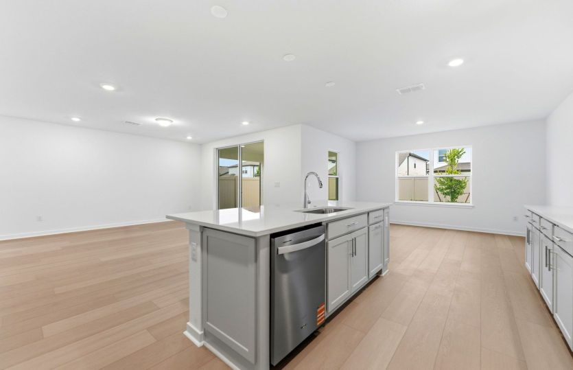 Center Island w/Storage