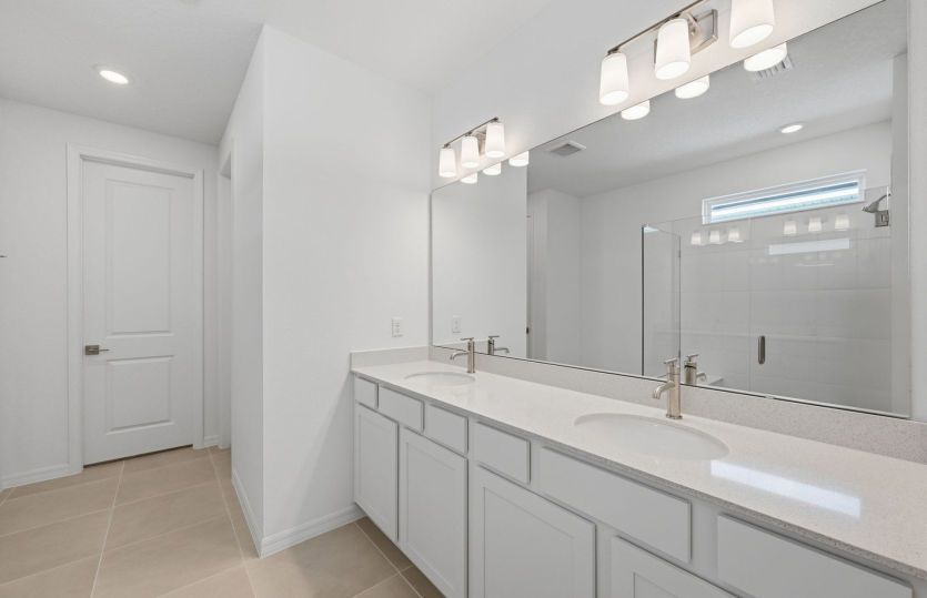 Coral Grand | Owner's Bathroom