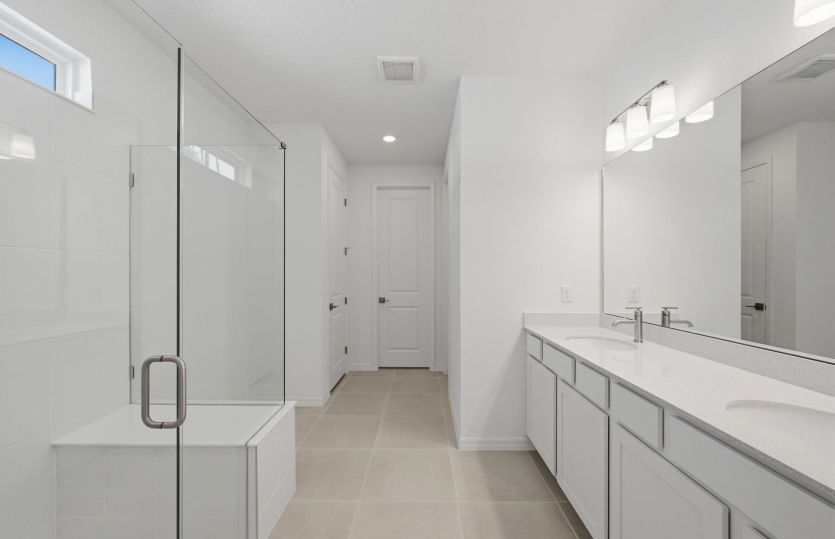 Coral Grand | Owner's Bathroom