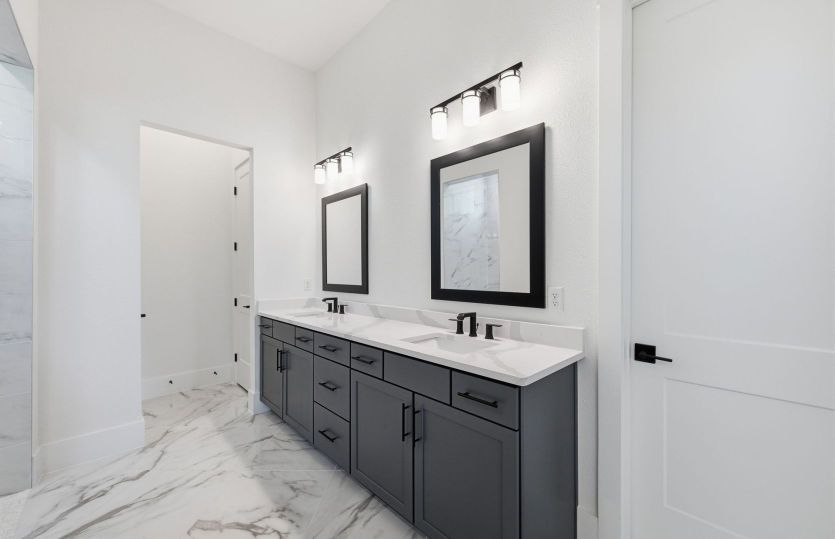 Regalia Grand | Owner's Bathroom