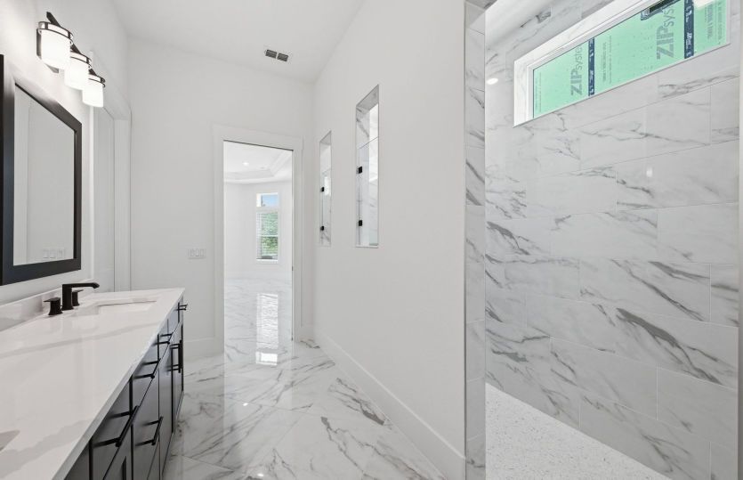 Regalia Grand | Owenr's Bathroom