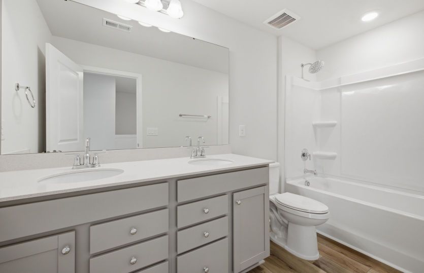 Raritan homesite 14 - Secondary Bath Upstairs