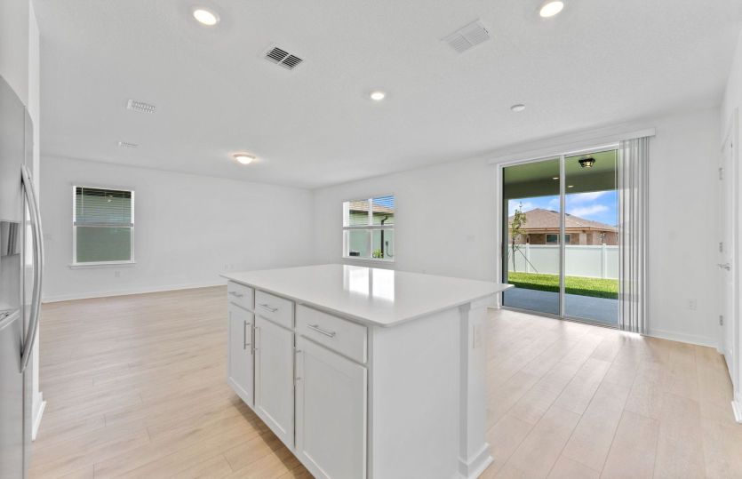 Center Island w/Storage
