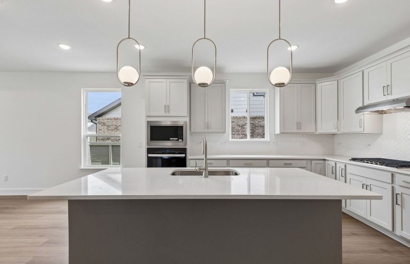 Beautiful pendent lighting in kitchen