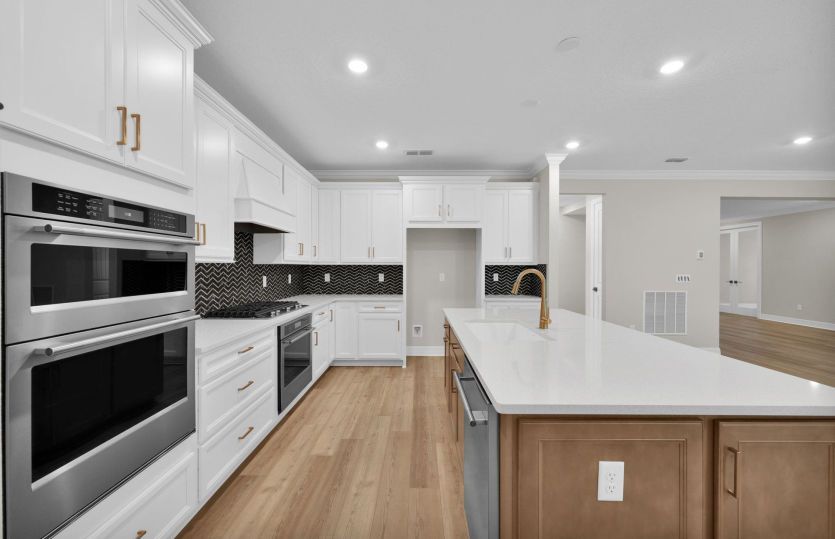 Easley Grand | Kitchen