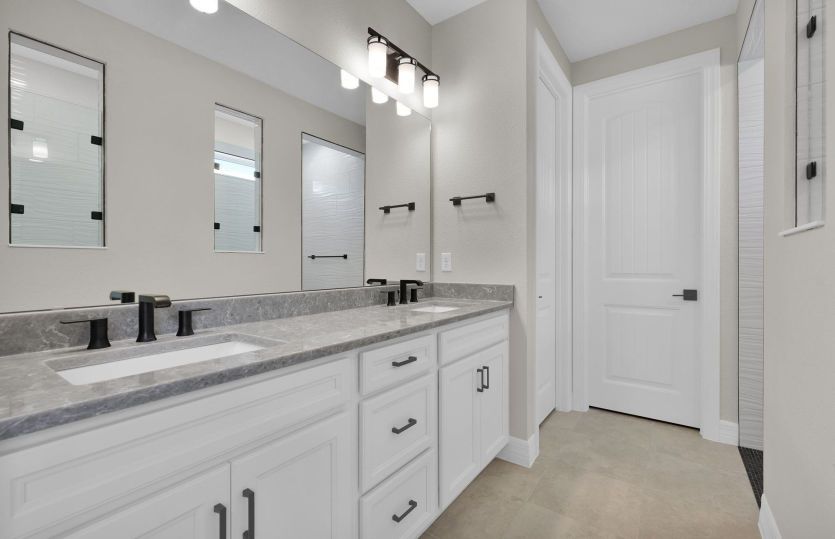 Easley Grand | Owner's Bathroom