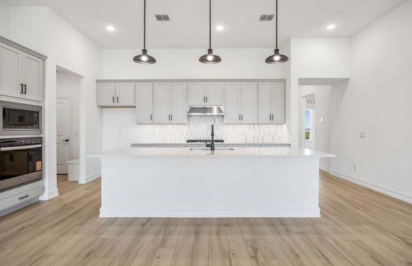 Eat-in bartop island in kitchen