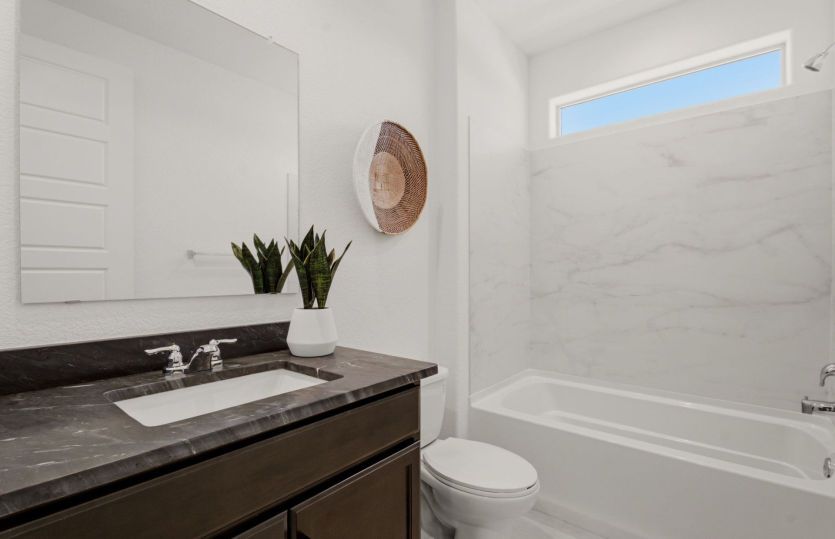 Stylish secondary bath tiled tub/shower combination