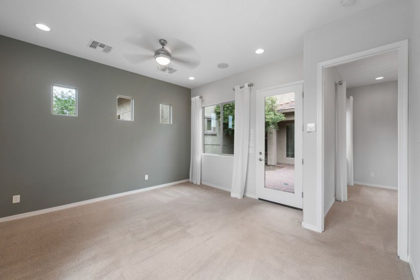 Guest Suite w/Living
