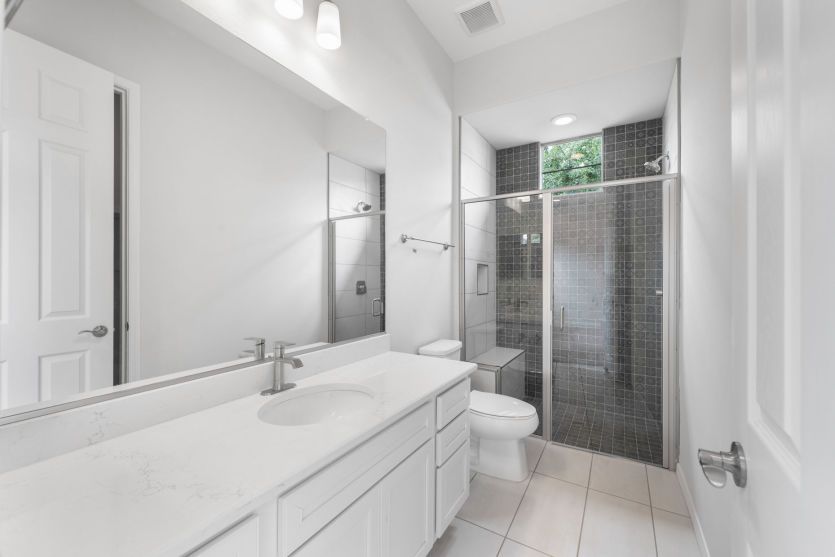 Guest Suite w/Living