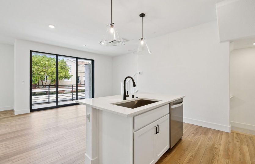 Kitchen with central island