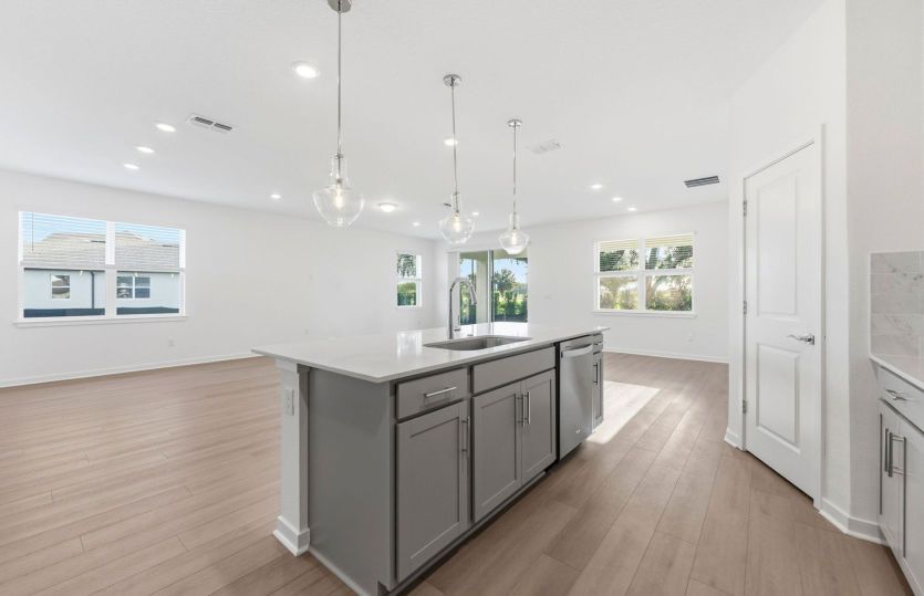 Center Island w/Storage