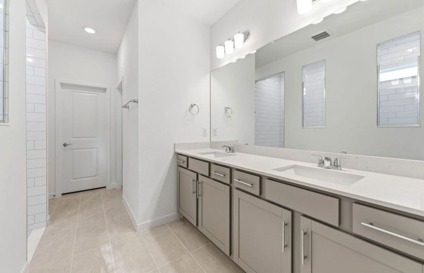 Owner's Bath w/Dual Sinks