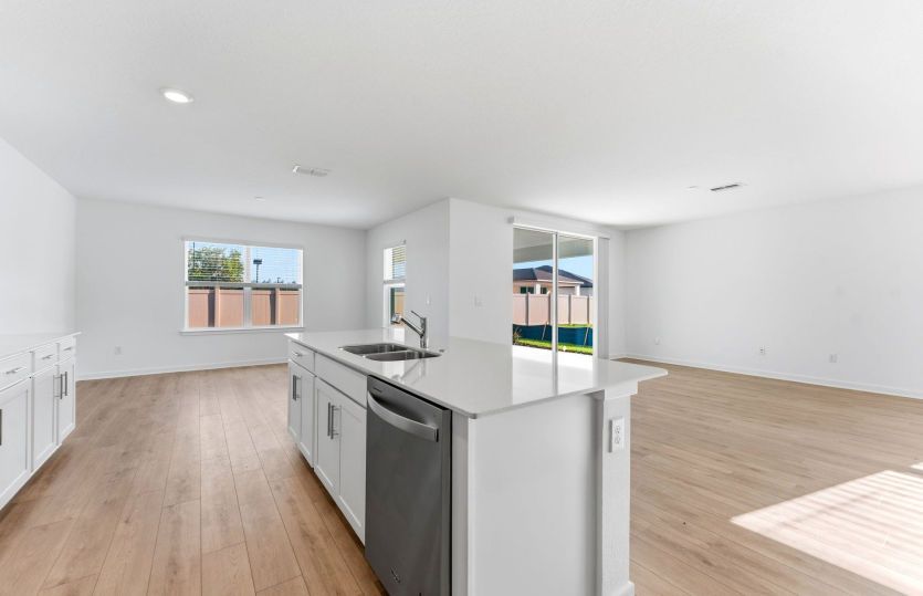 Center Island w/Storage