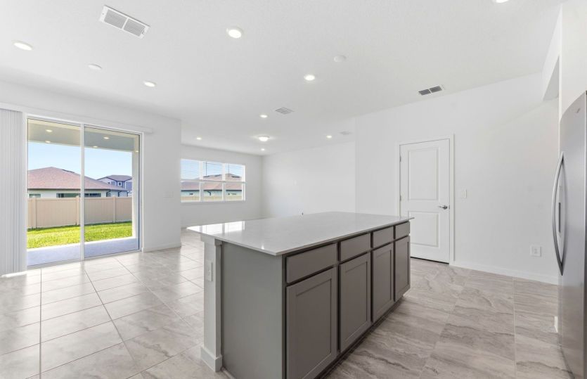 Center Island w/Storage