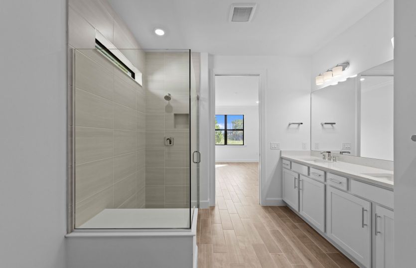 Owner's bathroom with dual-sink vanity