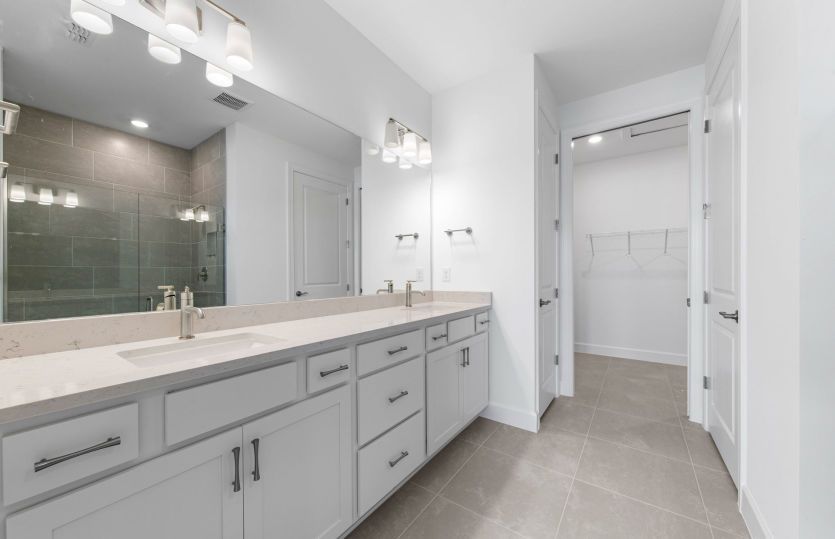 Owner's bathroom with dual-sink vanity