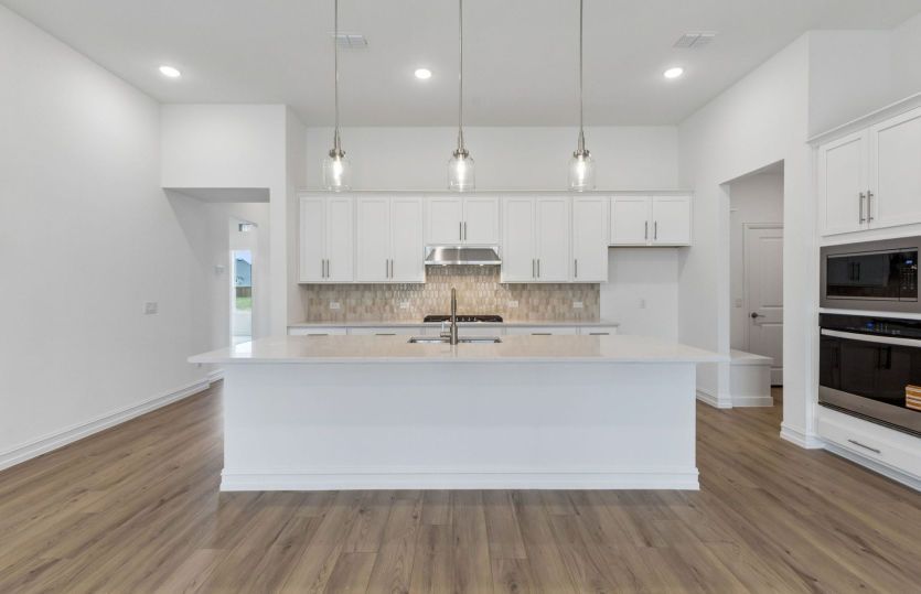 Eat-in bartop island in kitchen