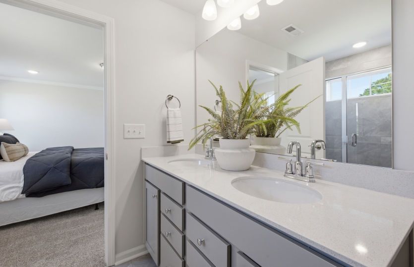 Harris #242 - Luxury Owner's Bath with Dual Sinks