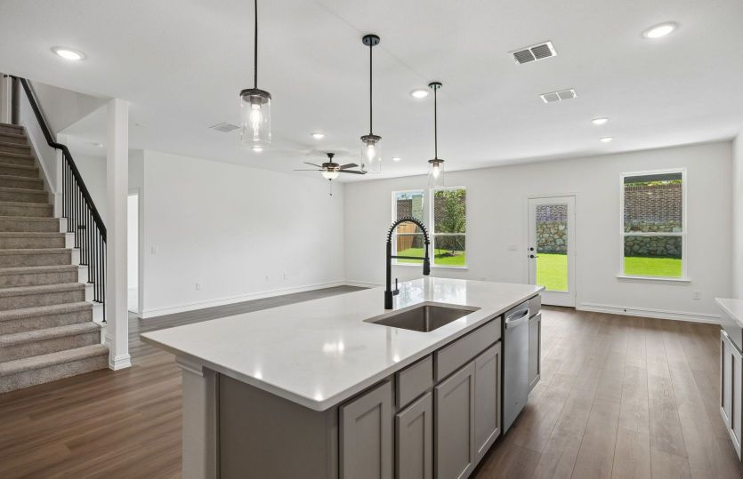 Beautiful pendent lighting in kitchen