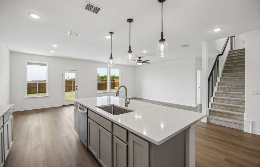 Beautiful pendent lighting in kitchen
