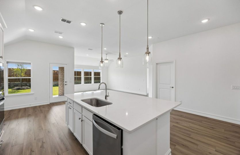 Beautiful pendent lighting in kitchen