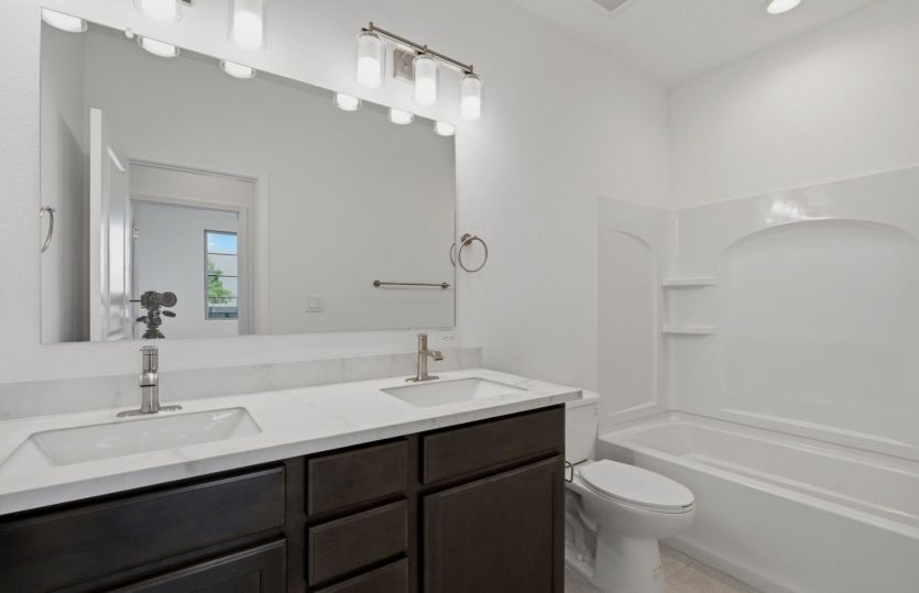 Guest bath with dual sinks and shower/tub combo