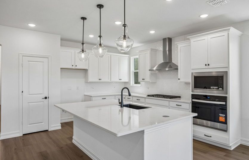Beautiful pendent kitchen lighting