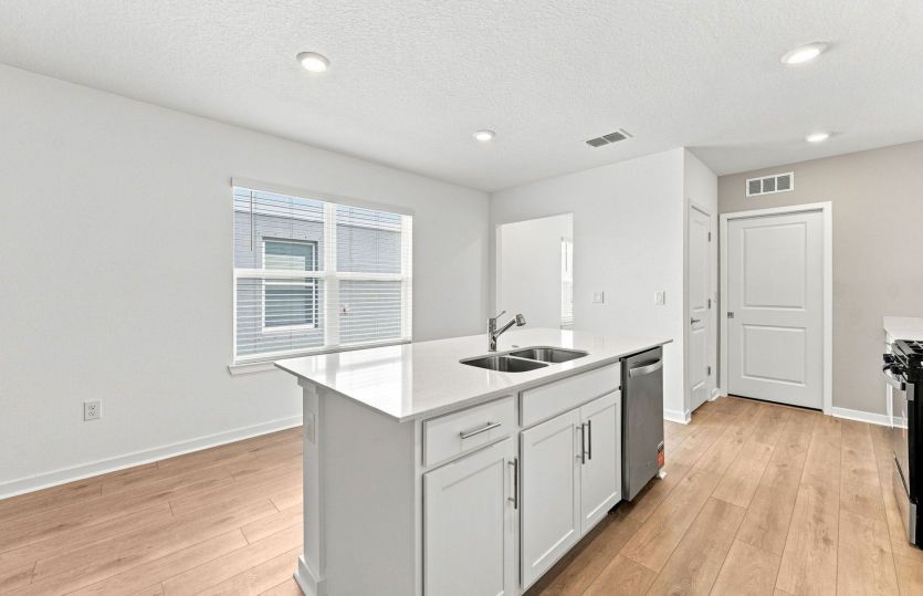 Center Island w/Storage