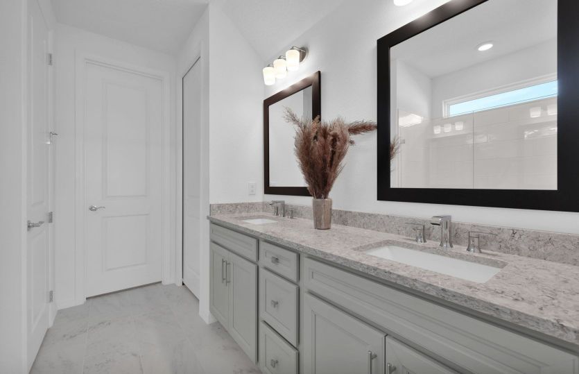 Whitestone | Owner's Bathroom