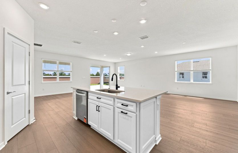 Center Island w/Storage