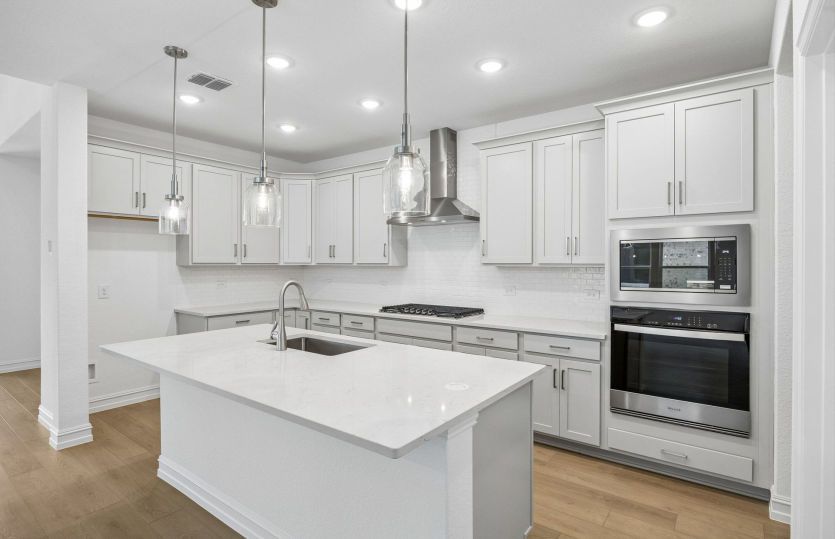 Beautiful pendent lighting in kitchen