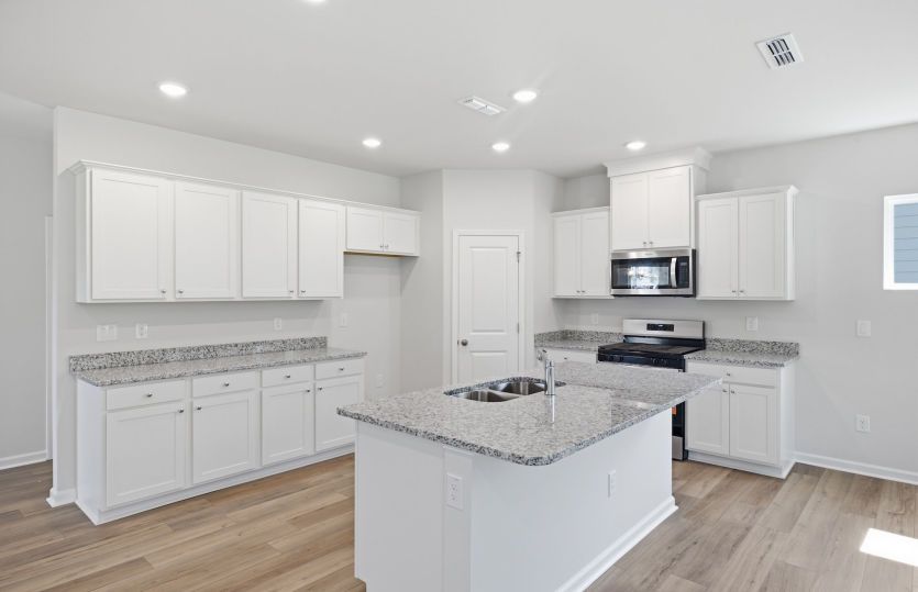 Murray #122 - Bright Stylish Kitchen with Eat-In Isalnd